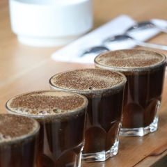 グラスに注がれた４つの珈琲