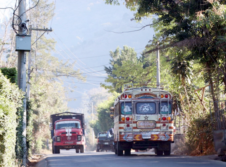山岳地帯を目指して走ります