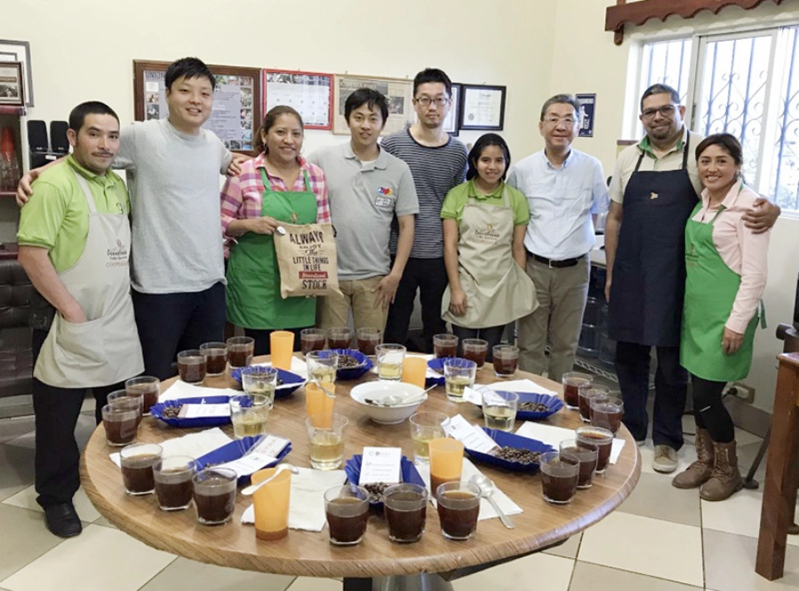 エスキプラス農協で集合写真