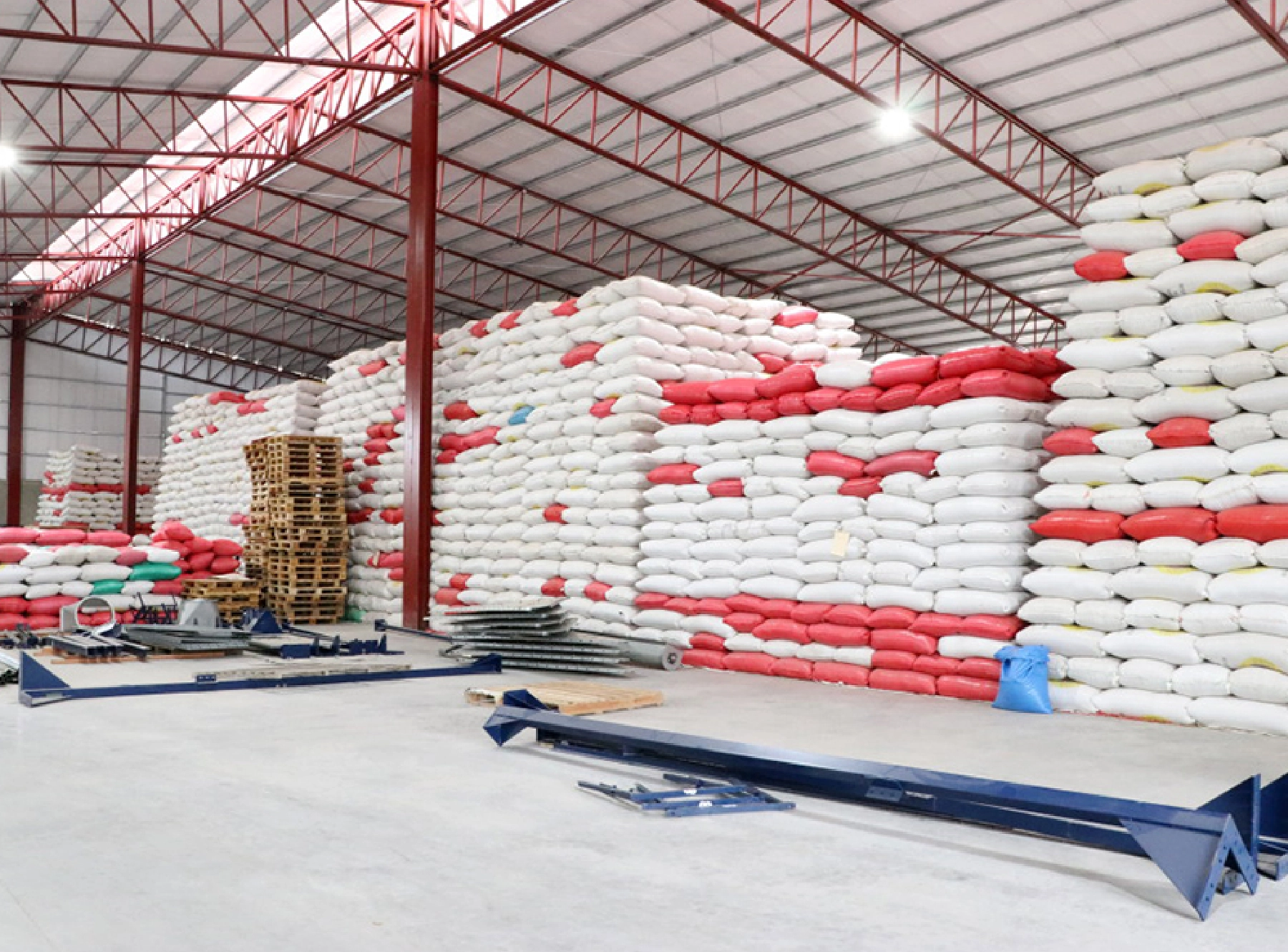 コーヒープラネット社倉庫の様子